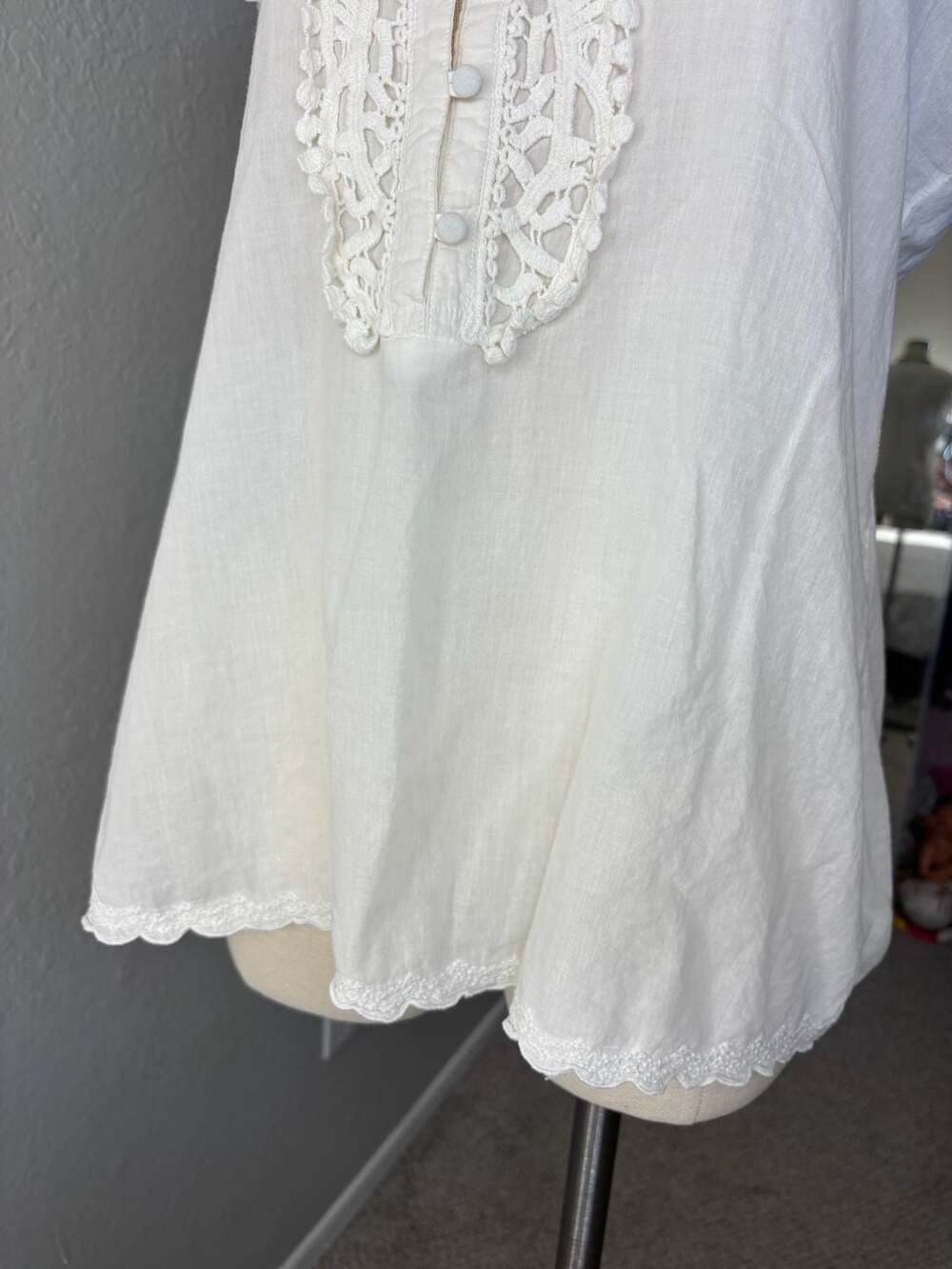 Converse white cotton peasant blouse with crochet lace detailing - Picture 3 of 10